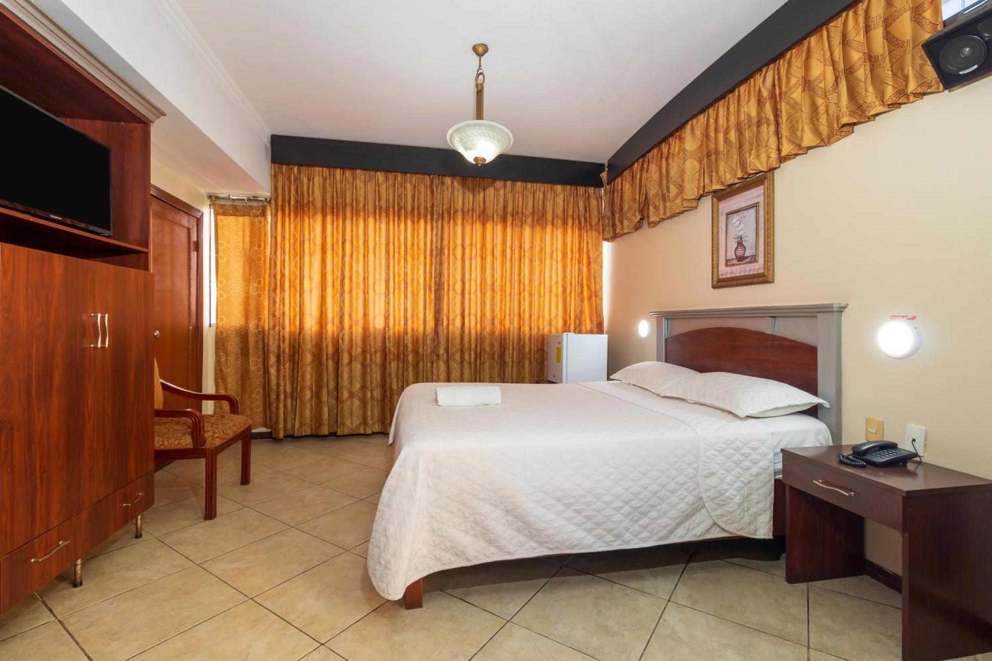 Hotel Malecon Inn Гуаякиль Экстерьер фото