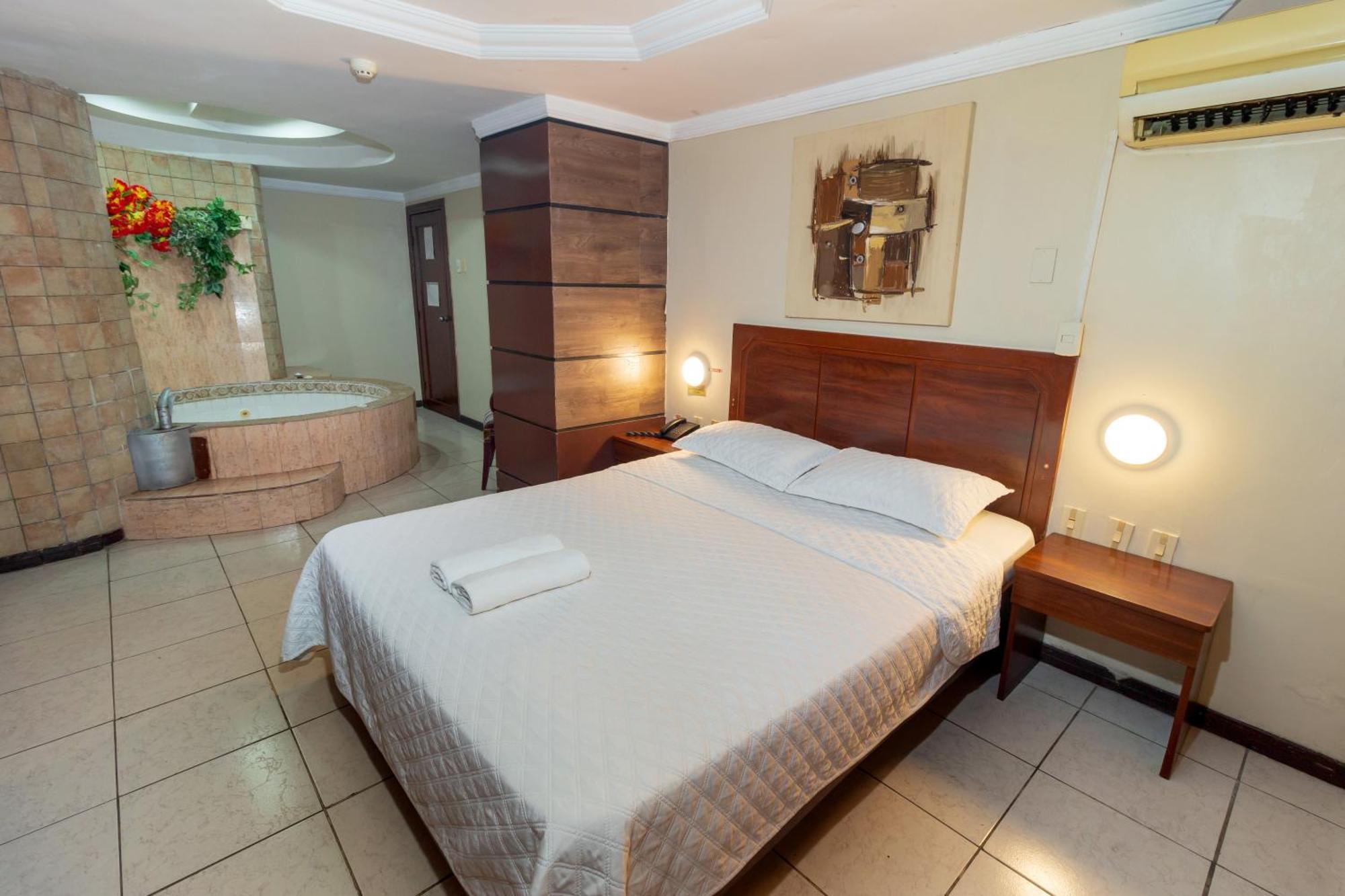 Hotel Malecon Inn Гуаякиль Экстерьер фото