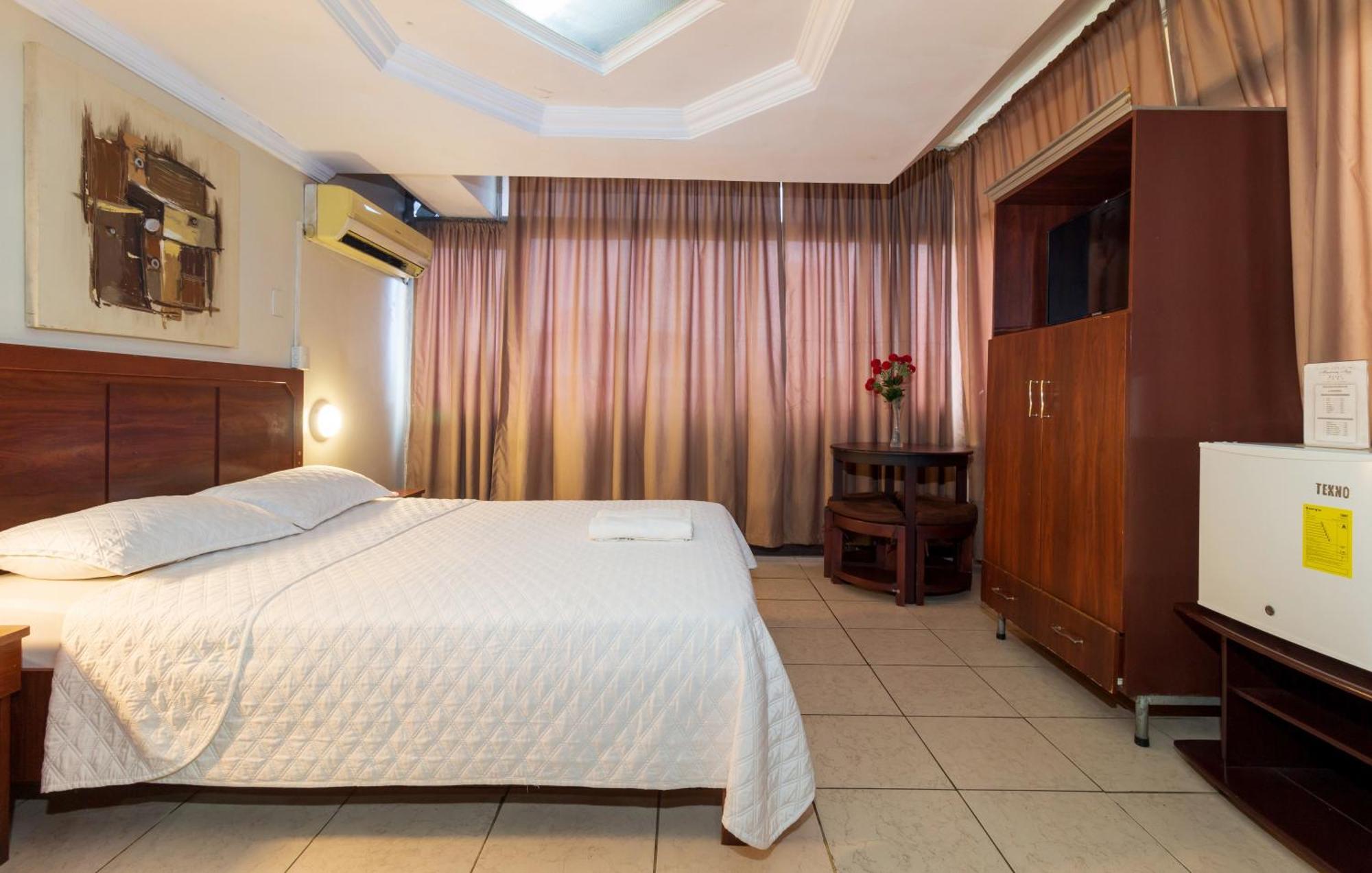 Hotel Malecon Inn Гуаякиль Экстерьер фото