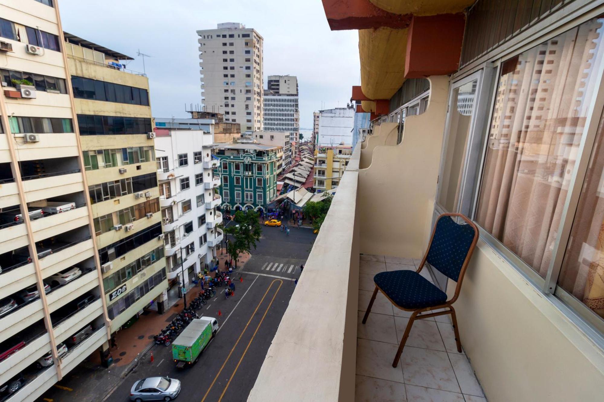 Hotel Malecon Inn Гуаякиль Экстерьер фото