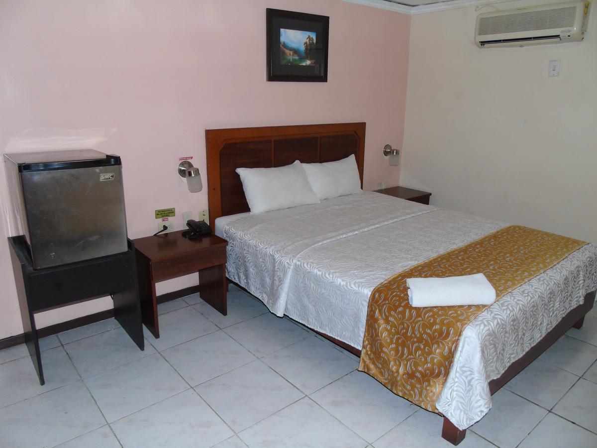Hotel Malecon Inn Гуаякиль Экстерьер фото