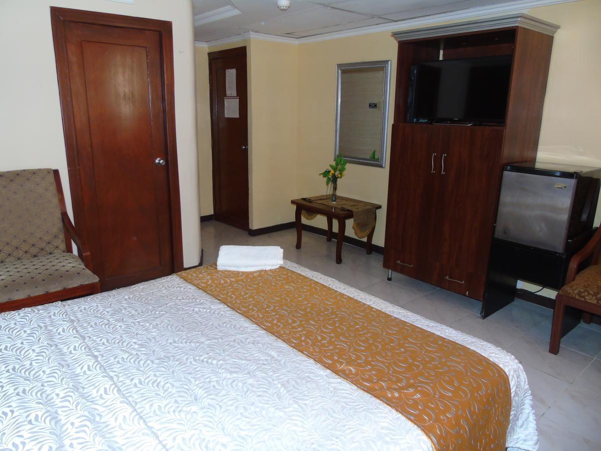 Hotel Malecon Inn Гуаякиль Экстерьер фото